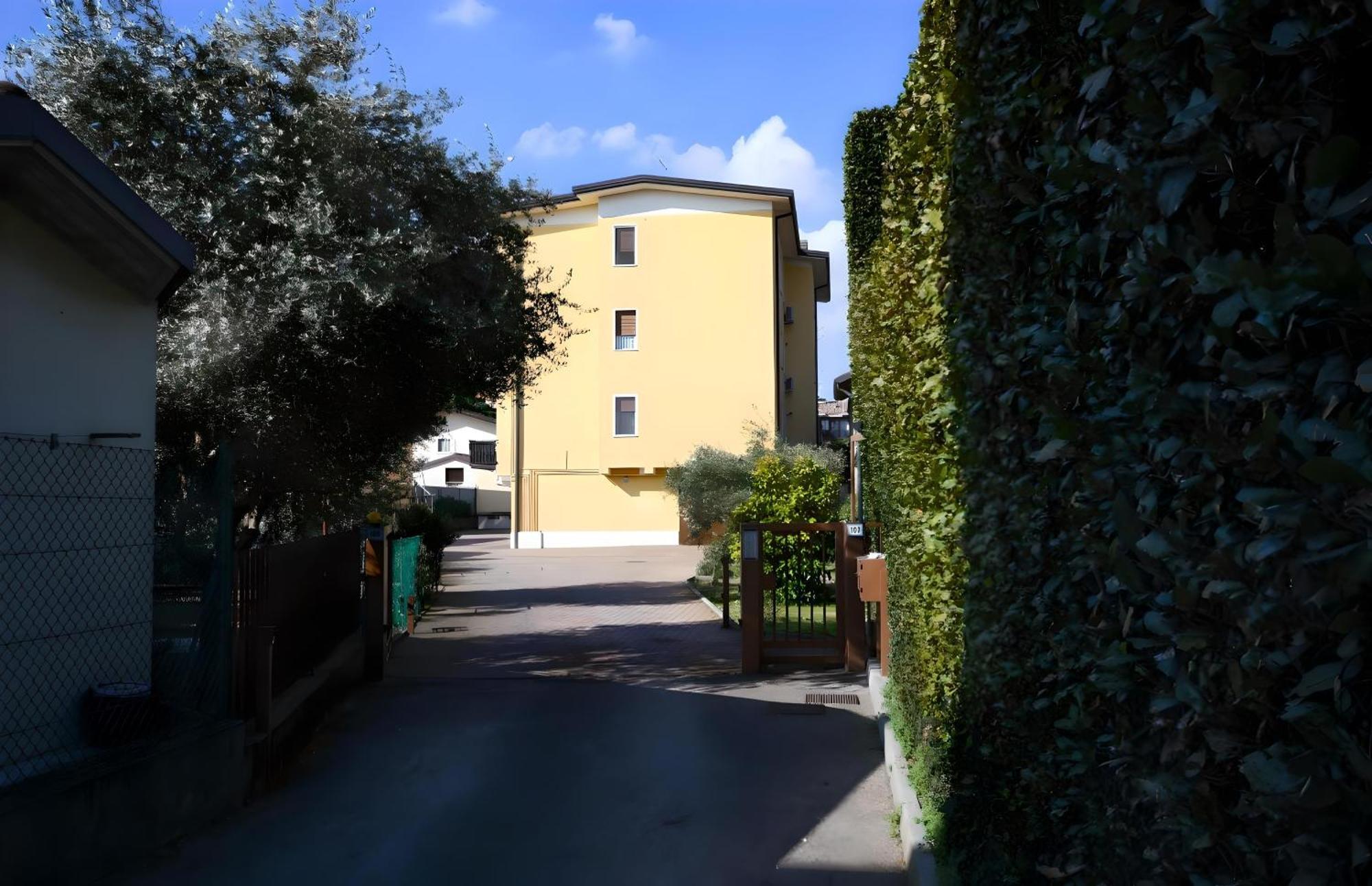 Ferienwohnung DesenzanoLoft A Casa Di Sara Desenzano del Garda Exterior foto